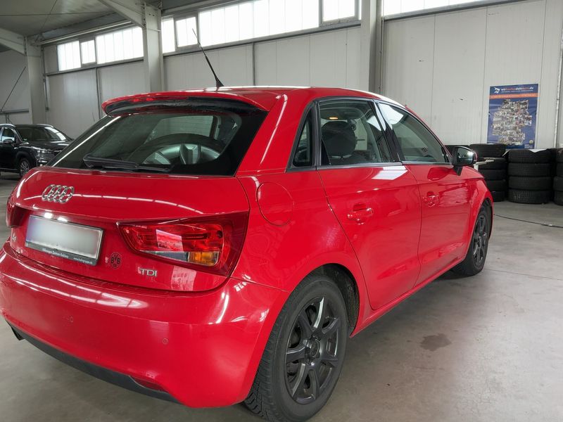 Audi A1 Sportback 1.6 TDI Ambition — zdjęcie 6