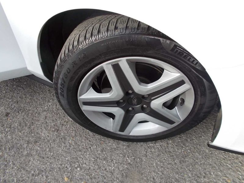 Ford Focus 1.5 TDCi EcoBlue Business — zdjęcie 35