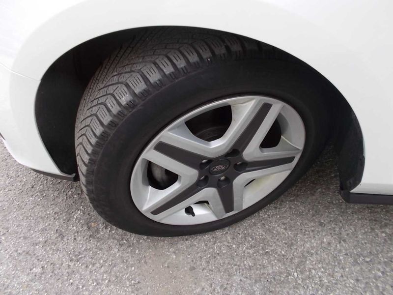 Ford Focus 1.5 TDCi EcoBlue Business — zdjęcie 33