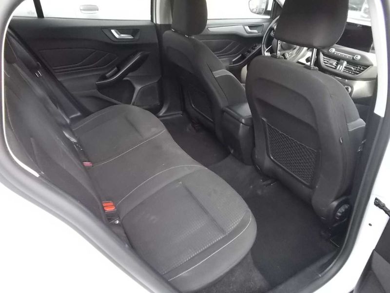 Ford Focus 1.5 TDCi EcoBlue Business — zdjęcie 22
