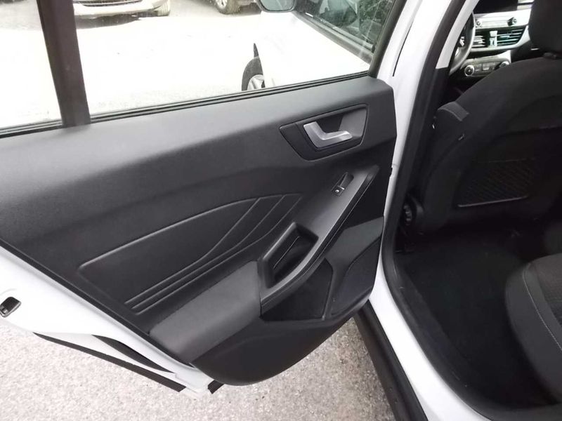 Ford Focus 1.5 TDCi EcoBlue Business — zdjęcie 18