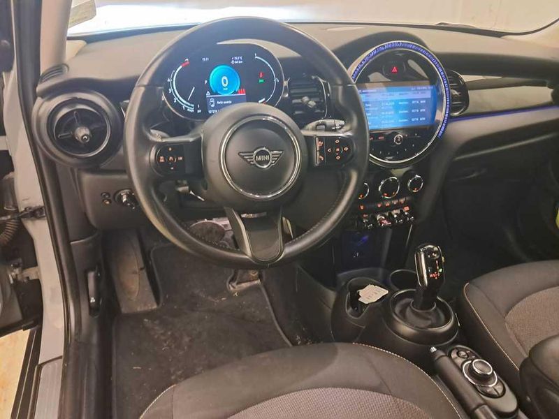 MINI Cooper Essential Trim — zdjęcie 15