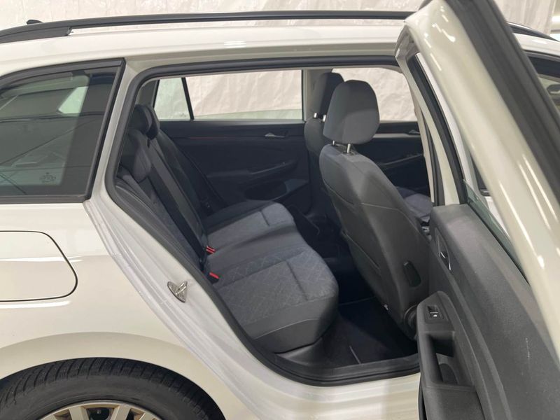 Volkswagen Golf VIII 2.0 TDI Life — zdjęcie 9