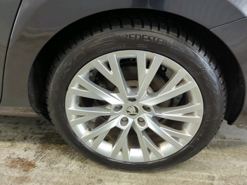 Skoda Superb 1.4 Plug-in Hybrid Style iV — zdjęcie 14