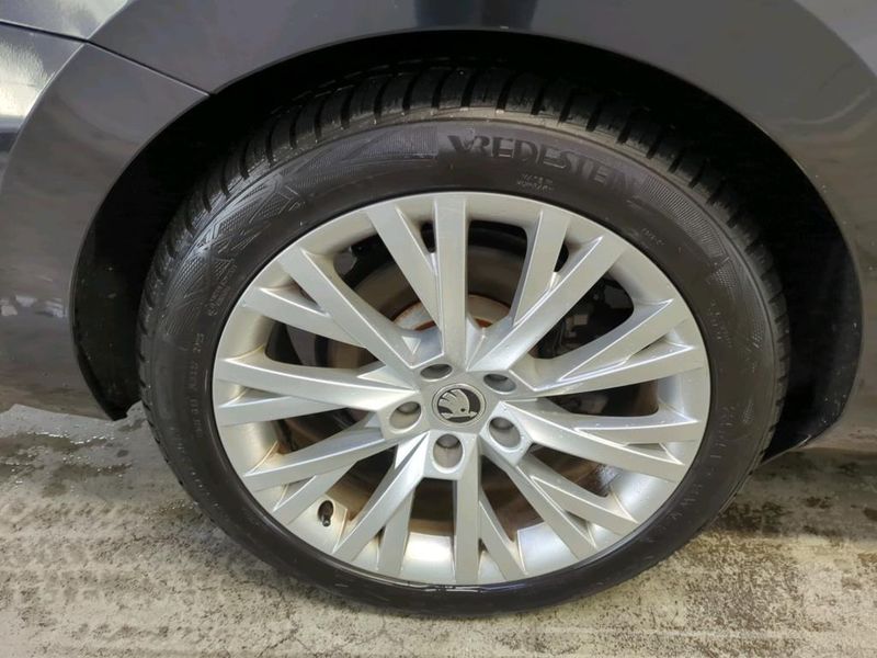 Skoda Superb 1.4 Plug-in Hybrid Style iV — zdjęcie 15