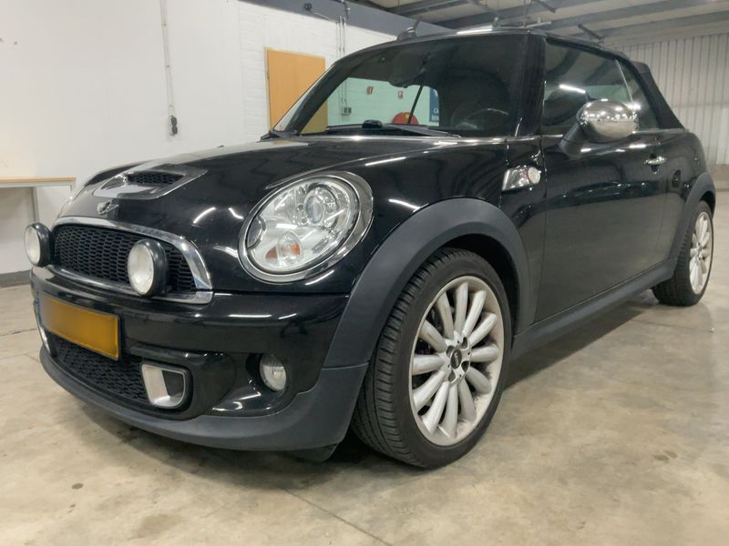 MINI Cabrio Cooper S — zdjęcie 2