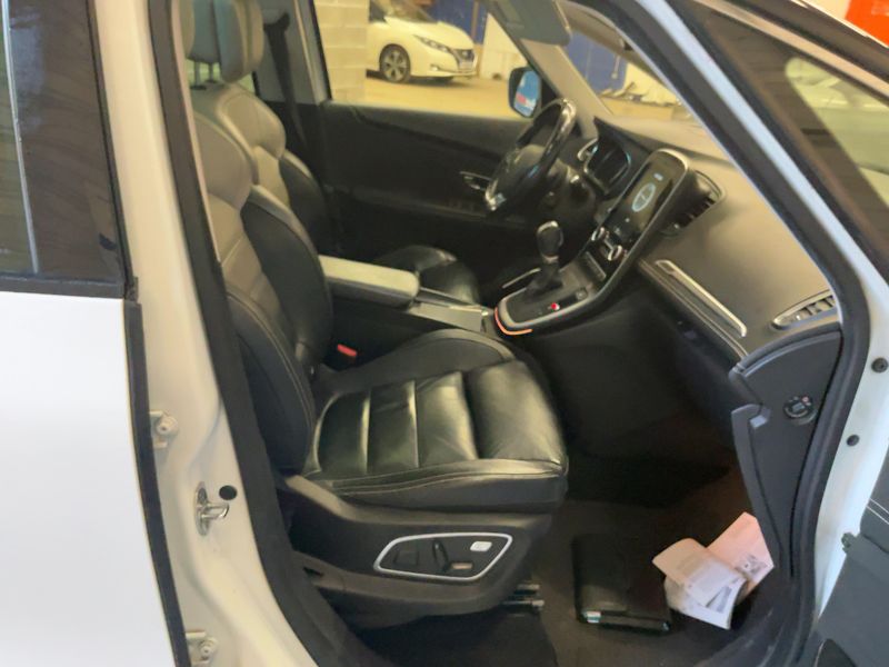 Renault Scenic 1.6 dCi Energy Initiale Paris — zdjęcie 11