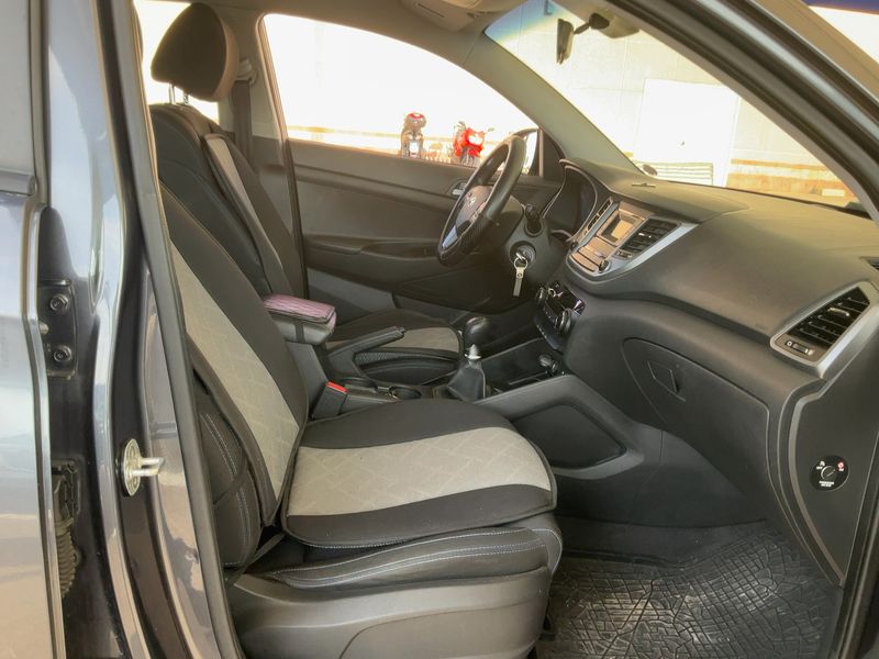 Hyundai Tucson 1.7 CRDi Classic blue 2WD — zdjęcie 11