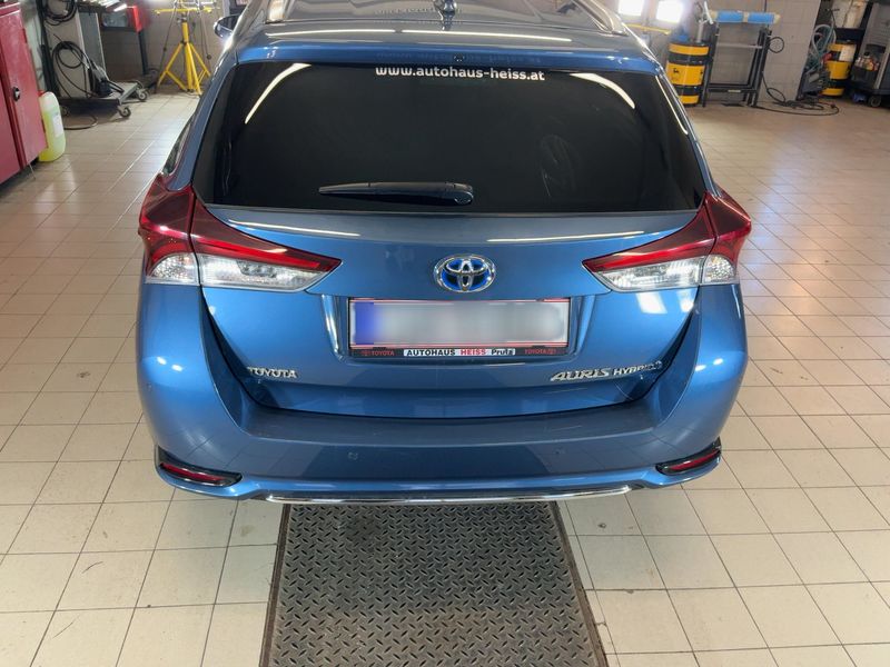 Toyota Auris Touring Sports 1.8 Hybrid Executive — zdjęcie 5