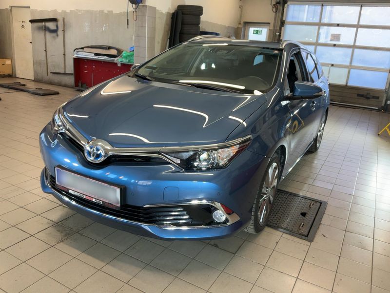 Toyota Auris Touring Sports 1.8 Hybrid Executive — zdjęcie 1