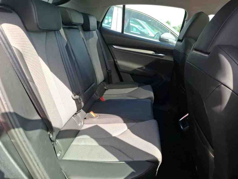 Skoda Enyaq iV 80 Loft — zdjęcie 7
