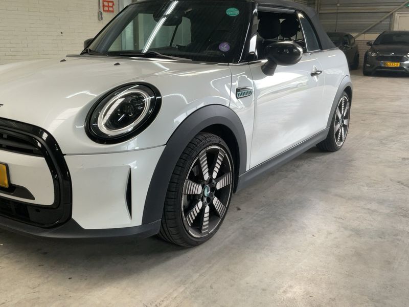 MINI Cabrio Cooper Classic Trim — zdjęcie 2