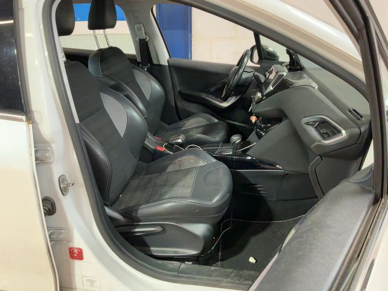 Peugeot 2008 1.2 PureTech Allure — zdjęcie 11