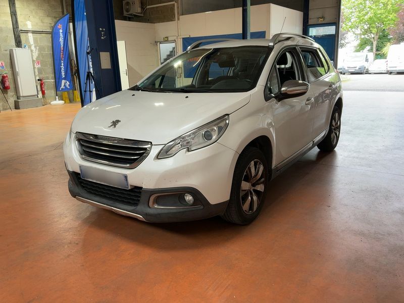 Peugeot 2008 1.2 PureTech Allure — zdjęcie 1