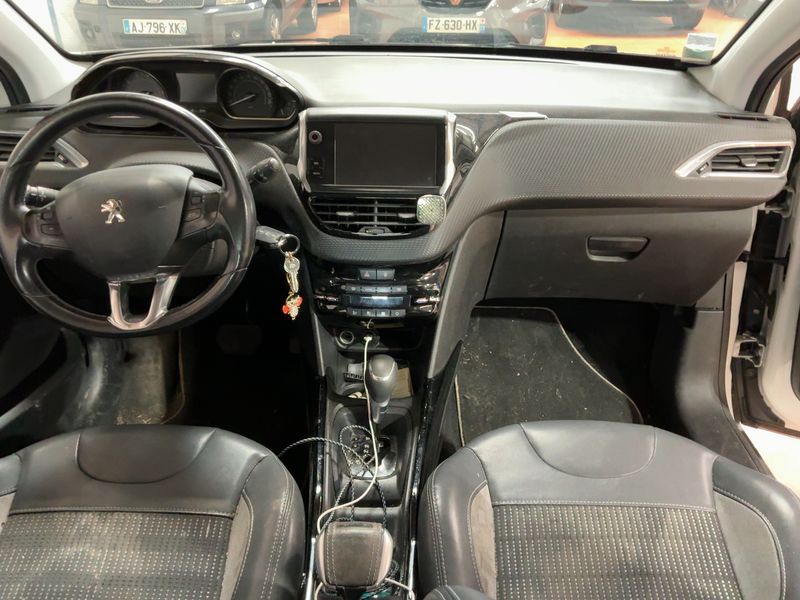 Peugeot 2008 1.2 PureTech Allure — zdjęcie 12