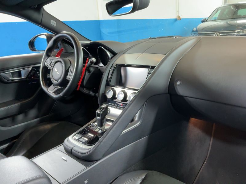 Jaguar F-TYPE 3.0 V6 — zdjęcie 12