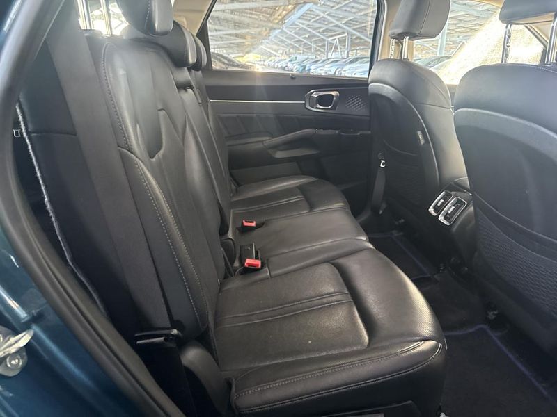 Kia Sorento 1.6 Plug-in Hybrid Design 4x4 — zdjęcie 11