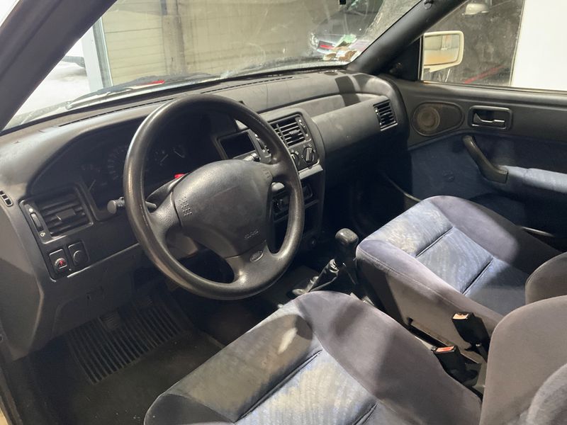Ford Escort 1.6 CLX — zdjęcie 10