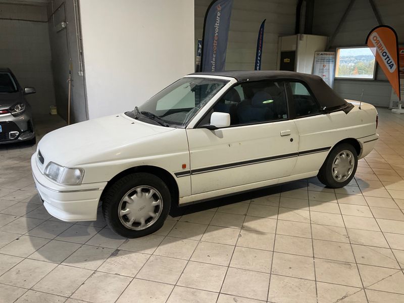 Ford Escort 1.6 CLX — zdjęcie 1