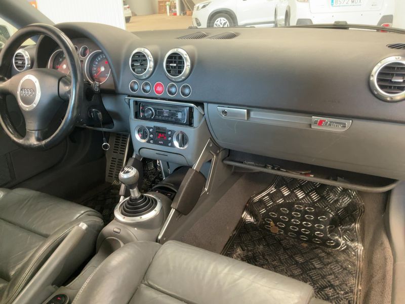 Audi TT 1.8 Turbo Coupe — zdjęcie 12