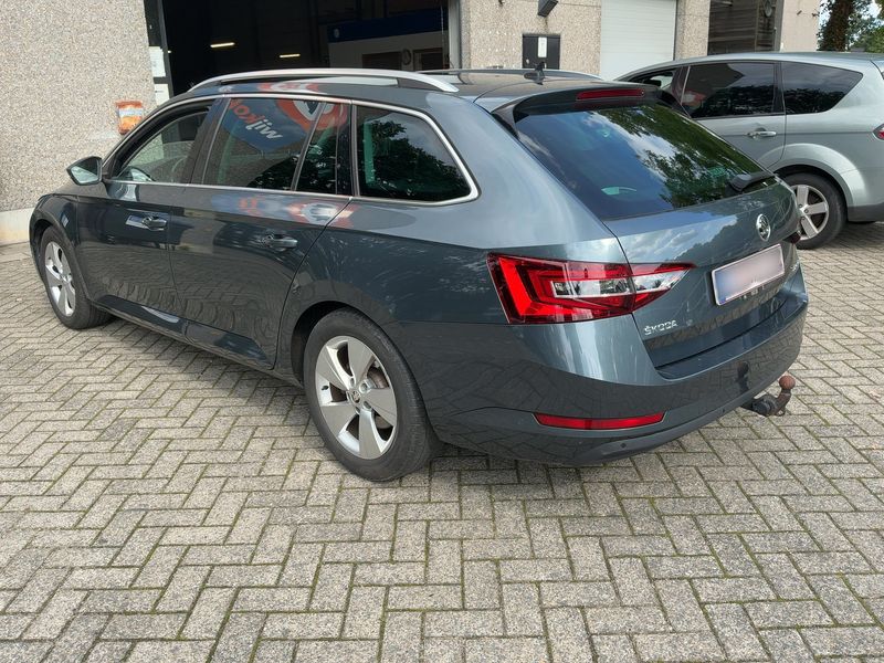 Skoda Superb 1.6 TDI Style — zdjęcie 3