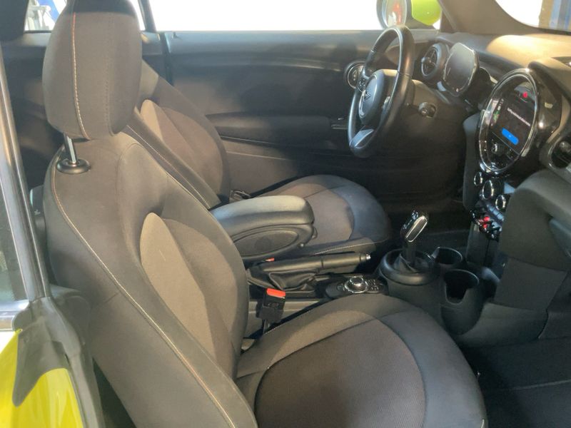 MINI Cabrio Cooper Essential Trim — zdjęcie 11