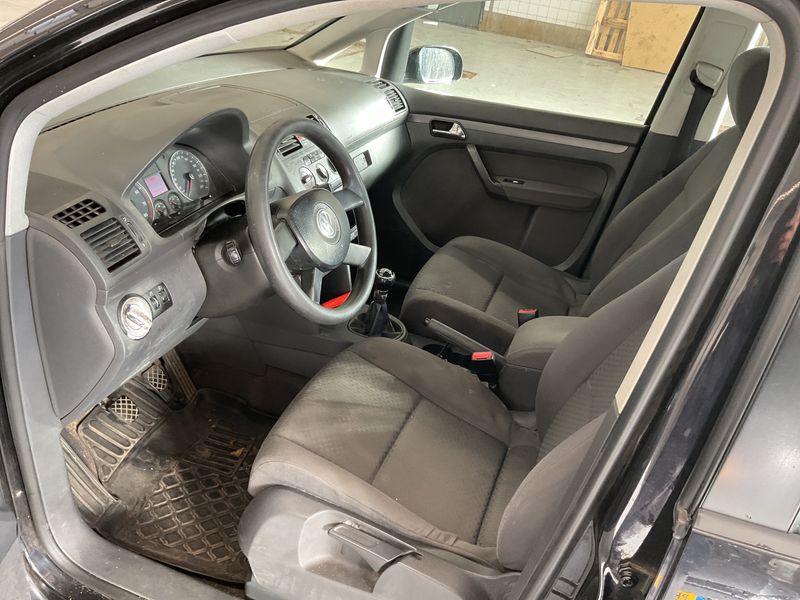 Volkswagen Touran 1.6 FSI — zdjęcie 3