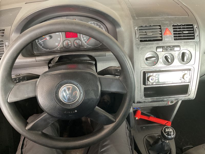 Volkswagen Touran 1.6 FSI — zdjęcie 6