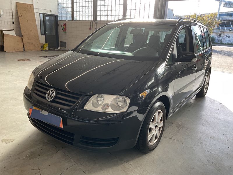 Volkswagen Touran 1.6 FSI — zdjęcie 1