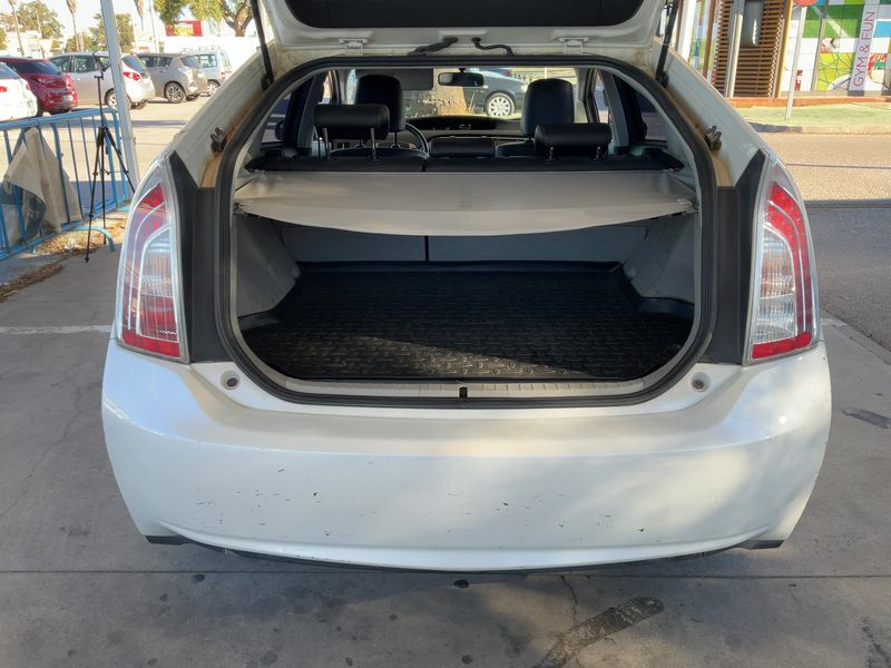 Toyota Prius 1.8 Plug-in Hybrid Advance — zdjęcie 10