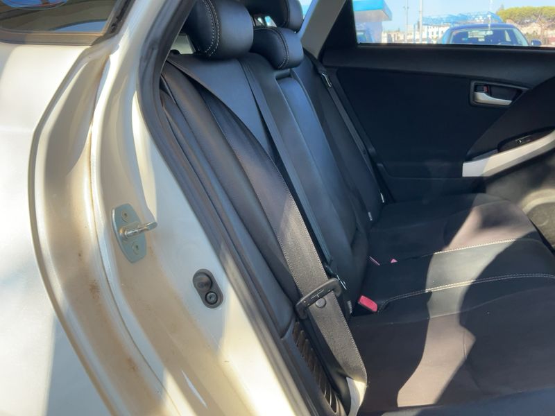 Toyota Prius 1.8 Plug-in Hybrid Advance — zdjęcie 14