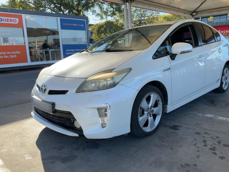 Toyota Prius 1.8 Plug-in Hybrid Advance — zdjęcie 1