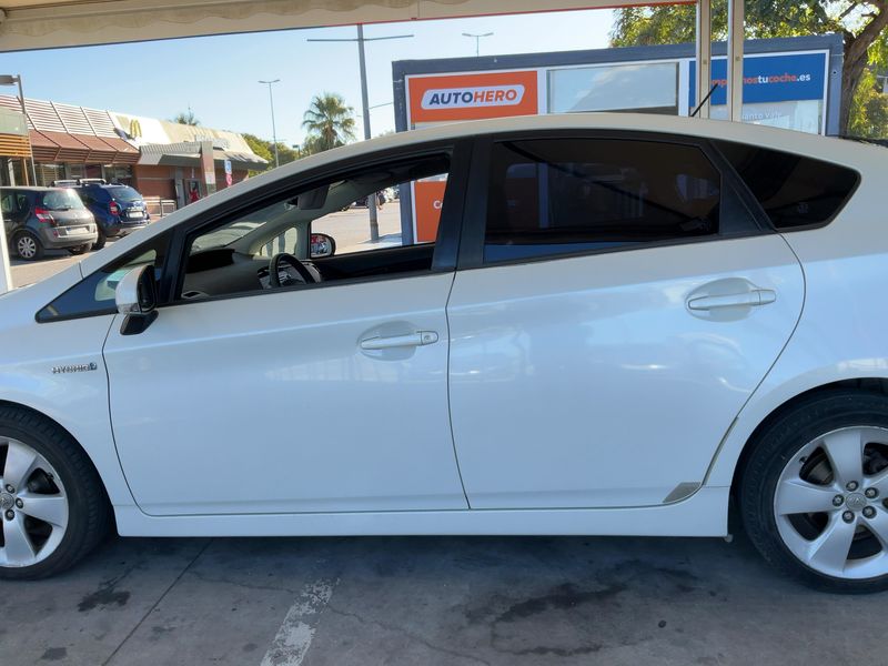Toyota Prius 1.8 Plug-in Hybrid Advance — zdjęcie 4