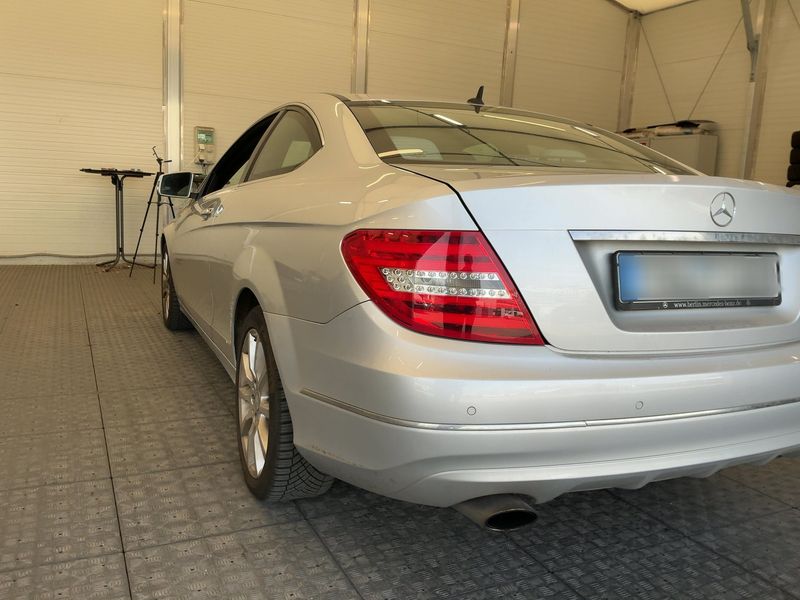 Mercedes-Benz C-Klasse C 200 CGI BlueEfficiency — zdjęcie 3