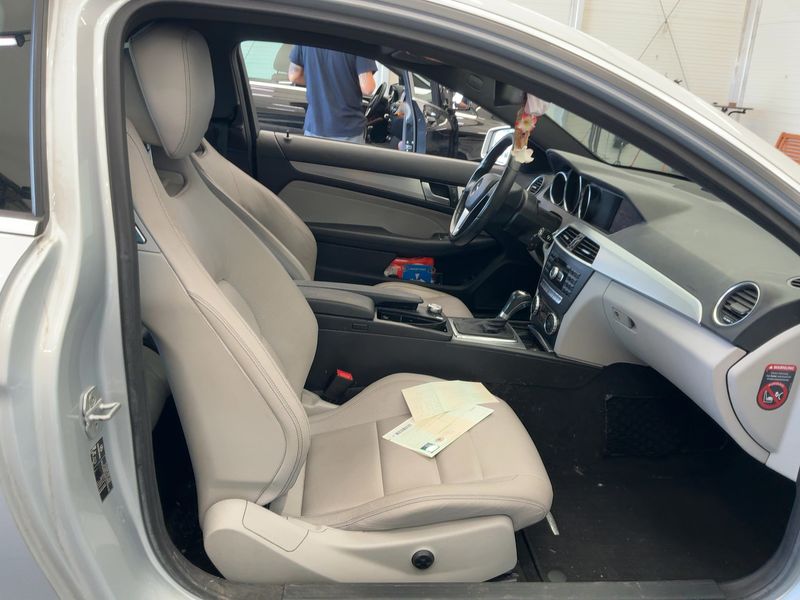 Mercedes-Benz C-Klasse C 200 CGI BlueEfficiency — zdjęcie 11