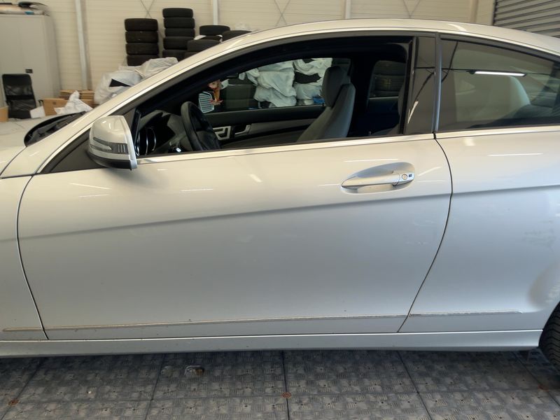 Mercedes-Benz C-Klasse C 200 CGI BlueEfficiency — zdjęcie 4