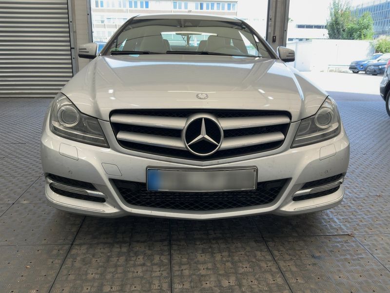 Mercedes-Benz C-Klasse C 200 CGI BlueEfficiency — zdjęcie 9