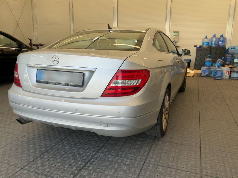 Mercedes-Benz C-Klasse C 200 CGI BlueEfficiency — zdjęcie 6