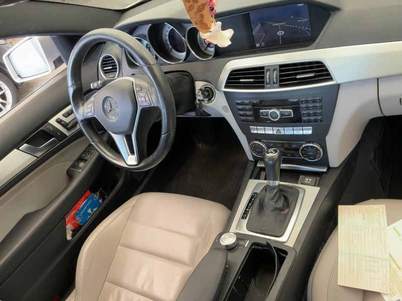Mercedes-Benz C-Klasse C 200 CGI BlueEfficiency — zdjęcie 12