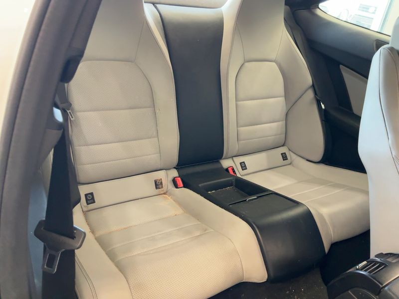 Mercedes-Benz C-Klasse C 200 CGI BlueEfficiency — zdjęcie 14