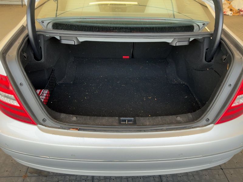 Mercedes-Benz C-Klasse C 200 CGI BlueEfficiency — zdjęcie 10