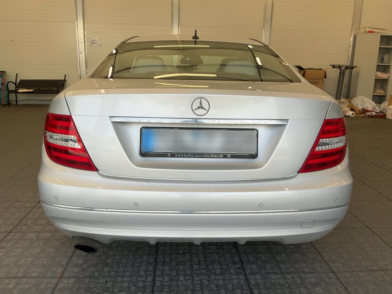 Mercedes-Benz C-Klasse C 200 CGI BlueEfficiency — zdjęcie 5