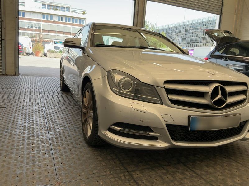 Mercedes-Benz C-Klasse C 200 CGI BlueEfficiency — zdjęcie 8