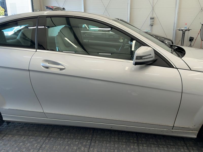 Mercedes-Benz C-Klasse C 200 CGI BlueEfficiency — zdjęcie 7