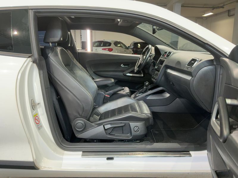 Volkswagen Scirocco 2.0 TSI — zdjęcie 11