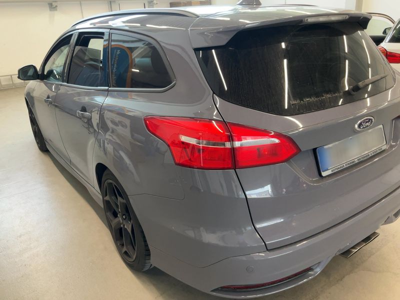 Ford Focus 2.0 EcoBoost ST — zdjęcie 3