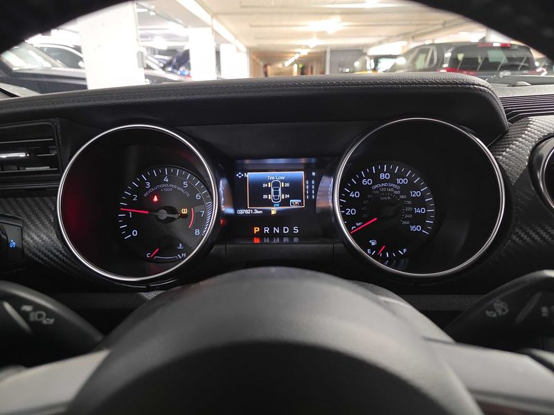Ford Mustang 2.3 EcoBoost Fastback — zdjęcie 12