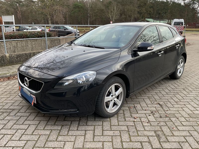 Volvo V40 2.0 D2 Kinetic — zdjęcie 1