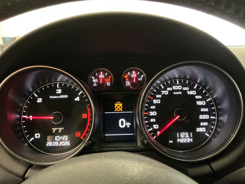 Audi TT 2.0 TDI quattro Coupe — zdjęcie 13