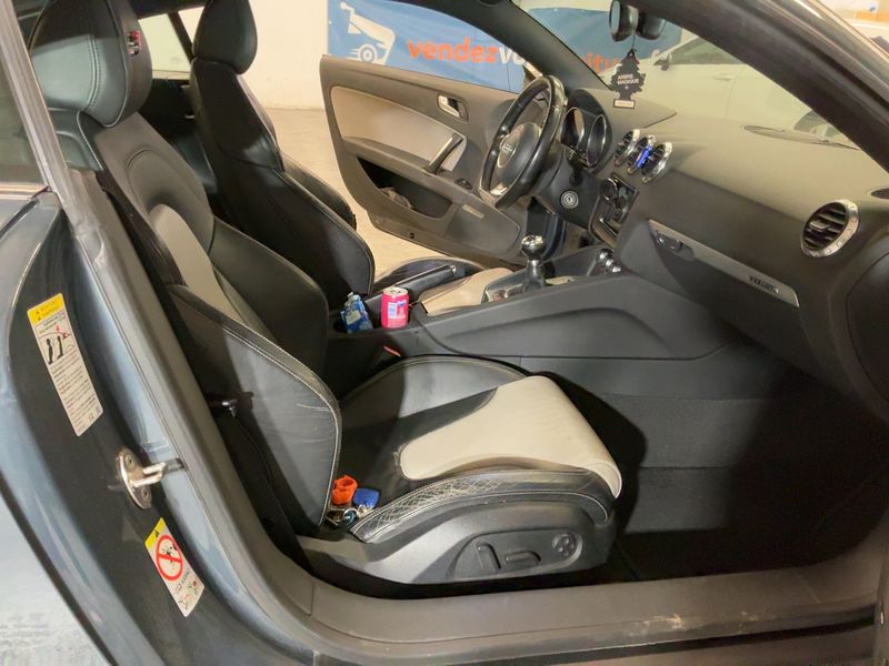 Audi TT 2.0 TDI quattro Coupe — zdjęcie 11